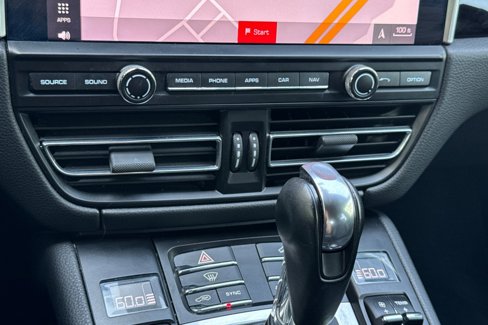 Used 2020 Porsche Macan image 23