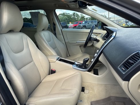 Used 2015 Volvo XC60 T6 w/ Protection Package image 24