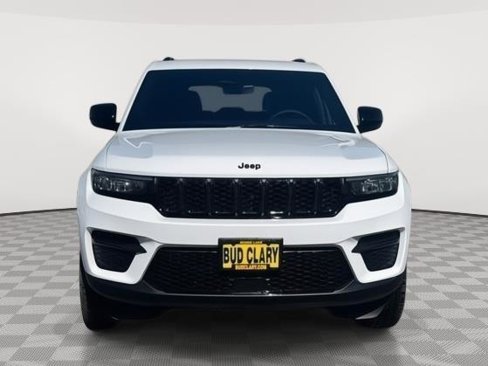 New 2025 Jeep Grand Cherokee Altitude image 8