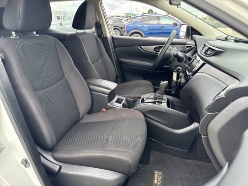 Used 2020 Nissan Rogue Sport S image 12