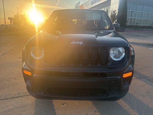 Used 2021 Jeep Renegade Sport image 3