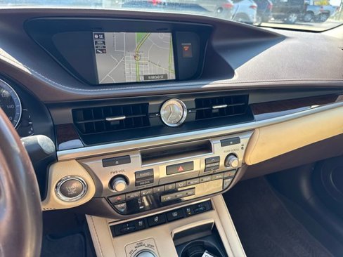 Used 2017 Lexus ES 350 w/ Luxury Package image 19