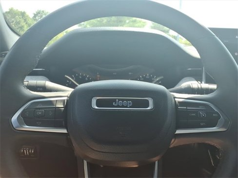 Used 2024 Jeep Compass Latitude image 13