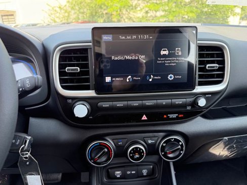 New 2025 Hyundai Venue SE image 15