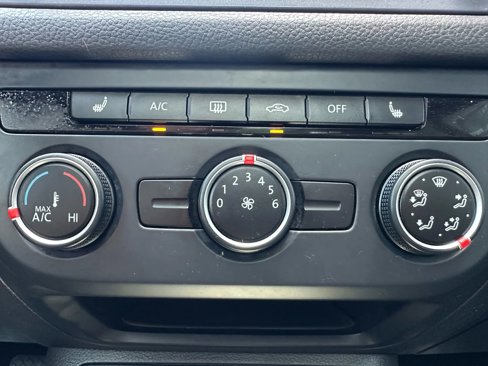 Used 2016 Volkswagen Tiguan SE image 21