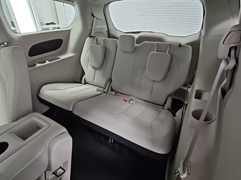 Used 2017 Chrysler Pacifica LX image 30