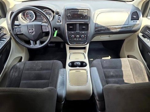 Used 2014 Dodge Grand Caravan SXT image 12