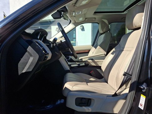 Used 2017 Land Rover Discovery HSE image 15
