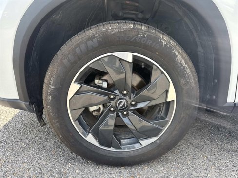 Used 2024 Nissan Rogue SV image 15
