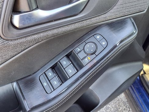 Used 2023 Nissan Rogue SV image 7