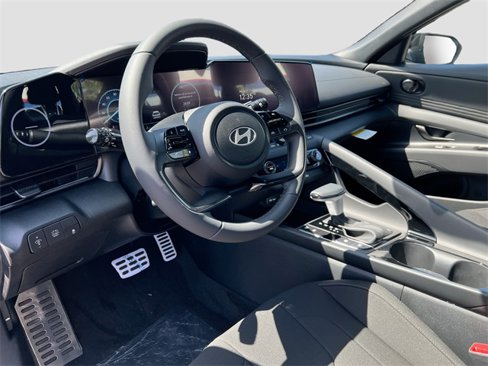 New 2025 Hyundai Elantra SEL image 9