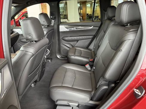 Certified 2021 Cadillac XT6 Sport w/ LPO, ONYX Package image 24