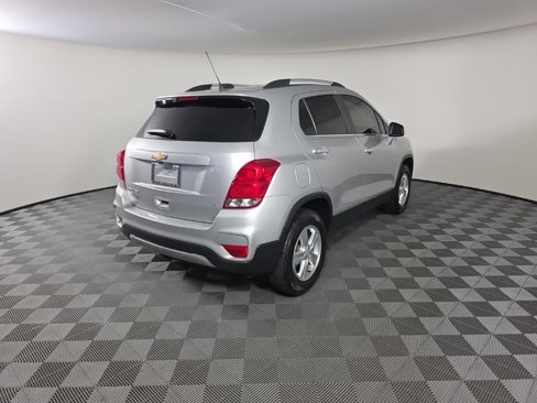 Used 2019 Chevrolet Trax LT w/ LT Convenience Package image 5