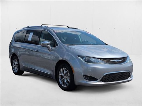 Used 2018 Chrysler Pacifica Limited image 3