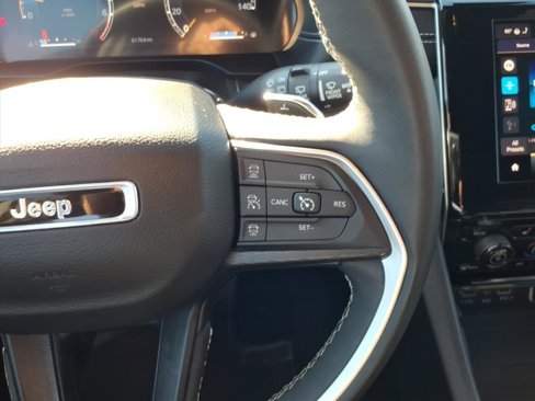 Used 2023 Jeep Grand Cherokee L Laredo image 15
