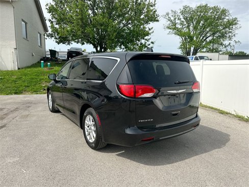 Used 2017 Chrysler Pacifica LX image 27