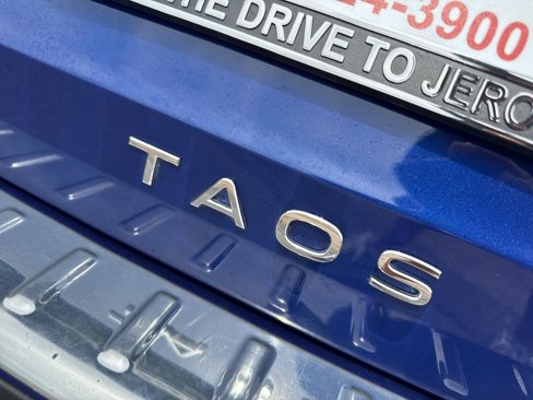 Used 2022 Volkswagen Taos SE w/ Panoramic Sunroof Package image 9