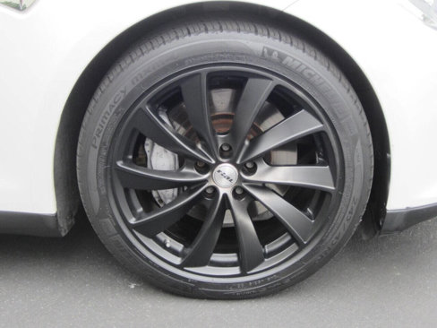 Used 2013 Tesla Model S Long Range image 18