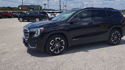 Used 2024 GMC Terrain SLT w/ Infotainment Package II image 3
