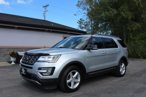Used 2017 Ford Explorer XLT w/ Equipment Group 202A image 12