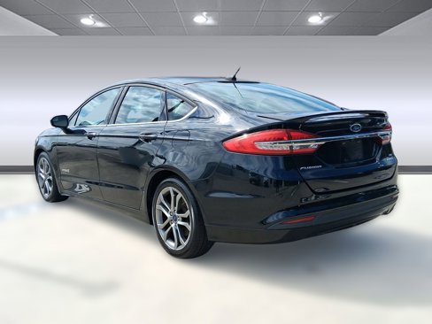 Used 2017 Ford Fusion SE w/ Equipment Group 601A image 3