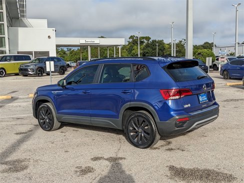 Certified 2022 Volkswagen Taos S image 4
