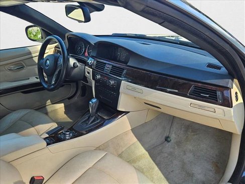 Used 2012 BMW 328i Convertible image 17