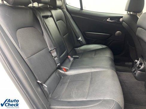 Used 2018 Kia Stinger Premium image 23