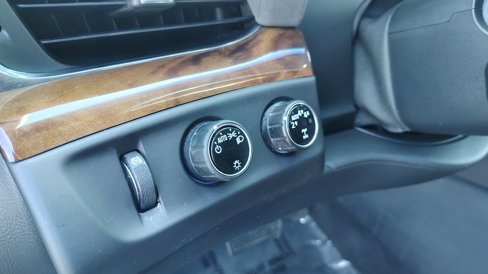 Used 2017 Cadillac Escalade Luxury image 16