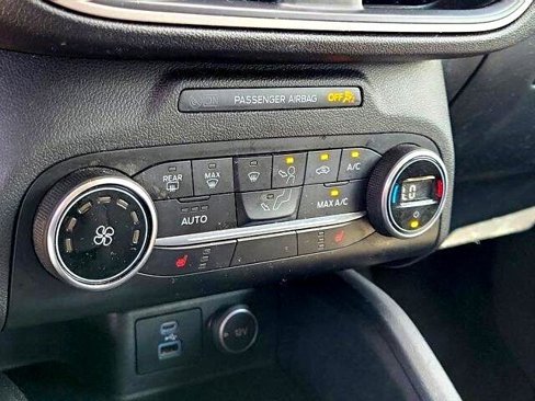 Used 2020 Ford Escape SE image 29