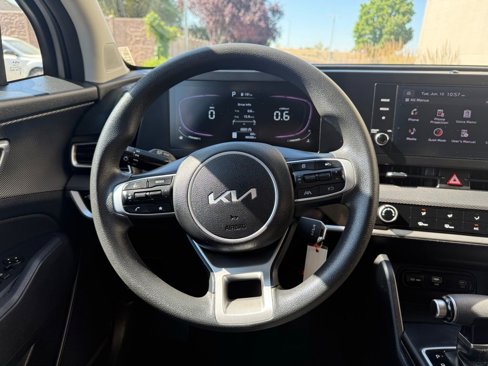 Used 2023 Kia Sportage LX image 7