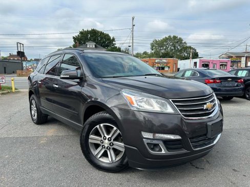 Used 2017 Chevrolet Traverse LT image 2