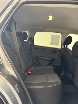 Used 2022 Nissan Rogue S image 23