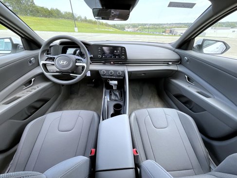 New 2025 Hyundai Elantra SE image 13
