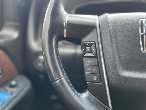 Used 2016 Lincoln Navigator L Select image 28