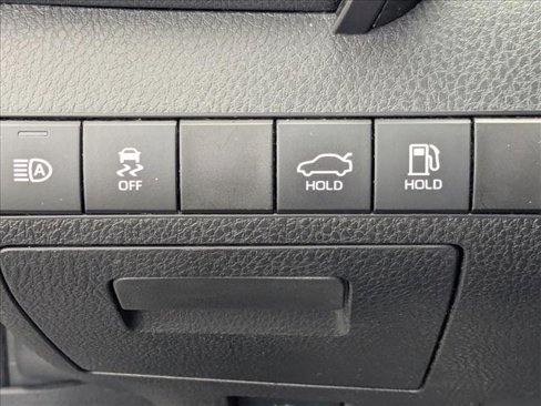 Used 2019 Toyota Camry LE image 10