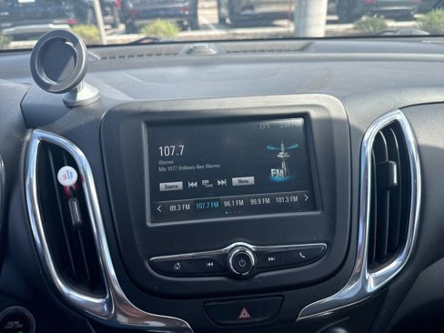 Used 2018 Chevrolet Equinox LT image 3