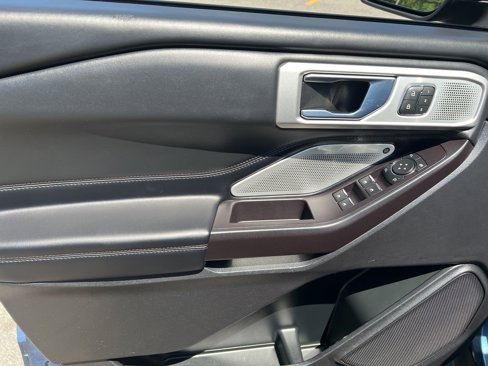 Used 2020 Ford Explorer Platinum w/ Premium Technology Package image 21