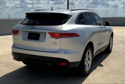Used 2018 Jaguar F-PACE Premium image 4