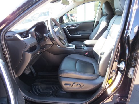 Used 2021 Toyota RAV4 XLE Premium image 15