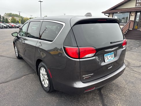Used 2017 Chrysler Pacifica Touring image 5