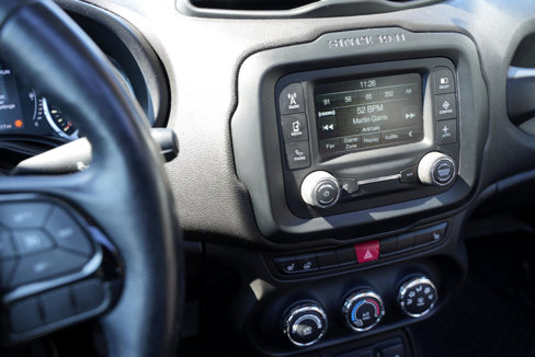 Used 2017 Jeep Renegade Altitude image 39