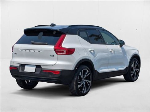 Used 2021 Volvo XC40 T5 R-Design image 5