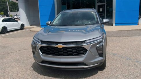 New 2025 Chevrolet Trax LT w/ Driver Confidence Package image 3