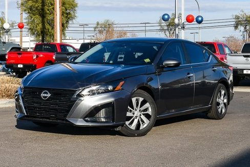 Certified 2025 Nissan Altima 2.5 S image 1