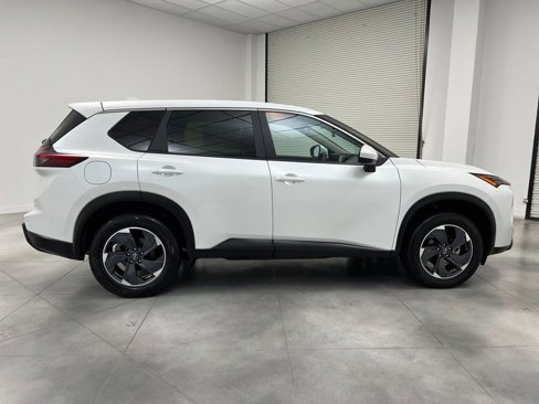 Used 2024 Nissan Rogue SV image 8