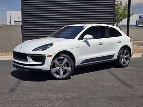 Certified 2025 Porsche Macan image 1