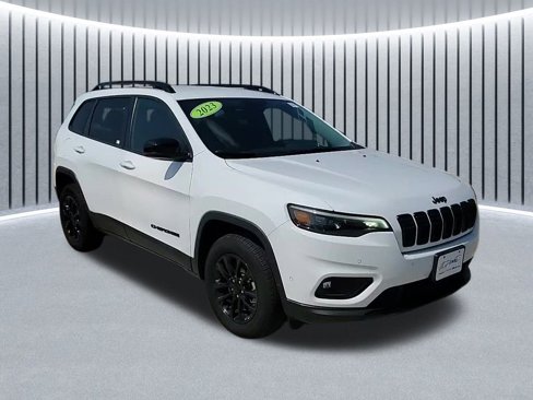 Used 2023 Jeep Cherokee Altitude Lux image 2