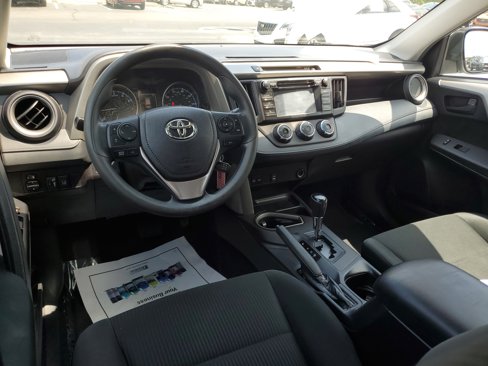 Used 2018 Toyota RAV4 LE image 7