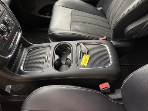 Used 2019 Dodge Grand Caravan SXT w/ Blacktop Package image 19